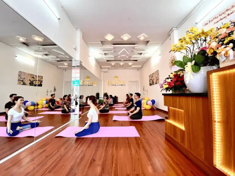 lớp học yoga đa dạng cho mọi đối tượng lớp học yoga đa dạng cho mọi đối tượng