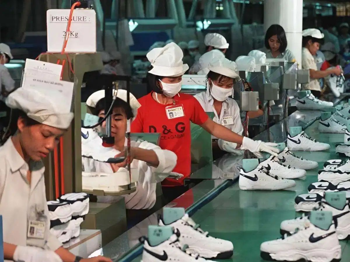 Lượng hàng VNXK xuất hiện và được mua bán tại thị trường Việt Nam đến từ nhiều nguồn khác nhau Lượng hàng VNXK xuất hiện và được mua bán tại thị trường Việt Nam đến từ nhiều nguồn khác nhau