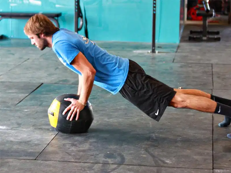 Medicine Ball Burpee Sử dụng bóng tập Medicine Ball để tăng độ khó thăng bằng