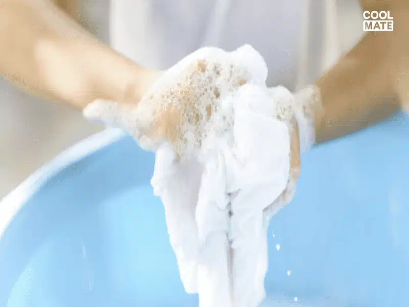 Mẹo sử dụng, bảo quản để tất trắng luôn sạch đẹp Kỹ thuật phơi tất trắng đúng cách để không làm dão chun cổ tất