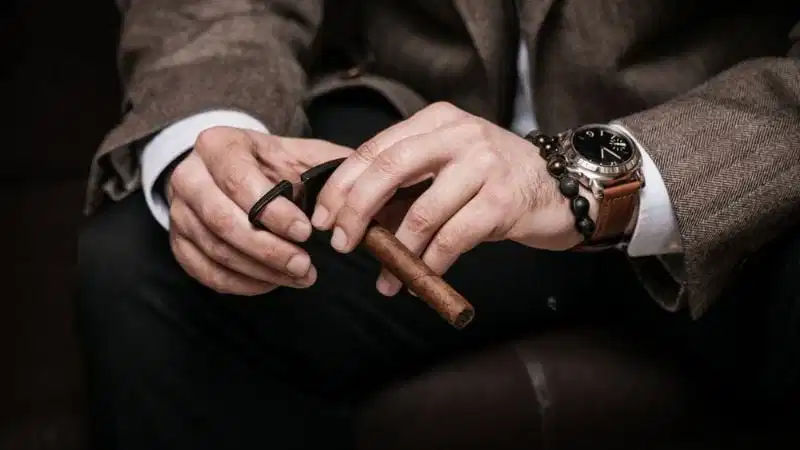 Đồng hồ dây da phối cùng vòng hạt tự nhiên Đồng hồ dây da phối cùng vòng hạt tự nhiên