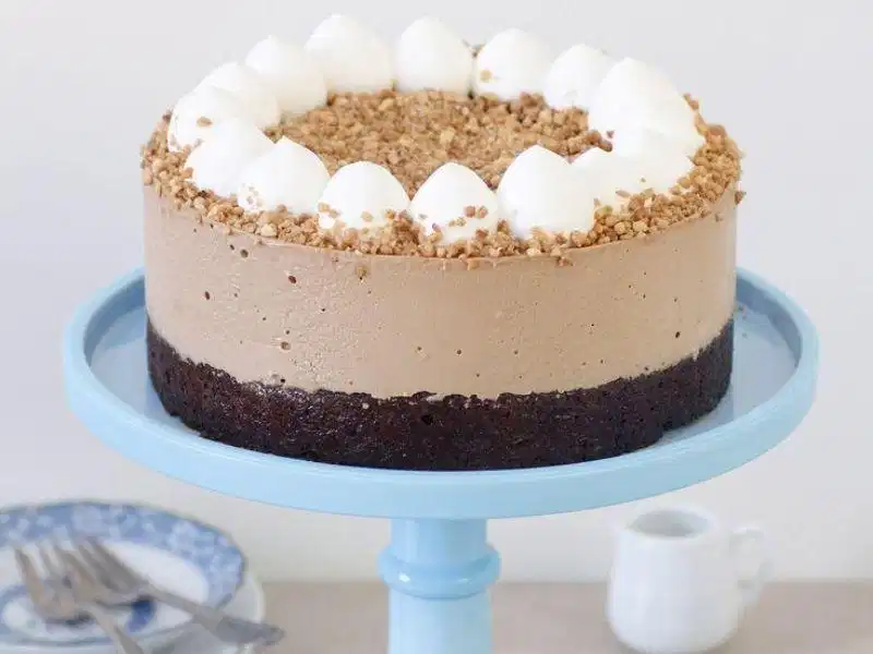 Mocha Mousse gợi liên tưởng đến bánh mousse chocolate