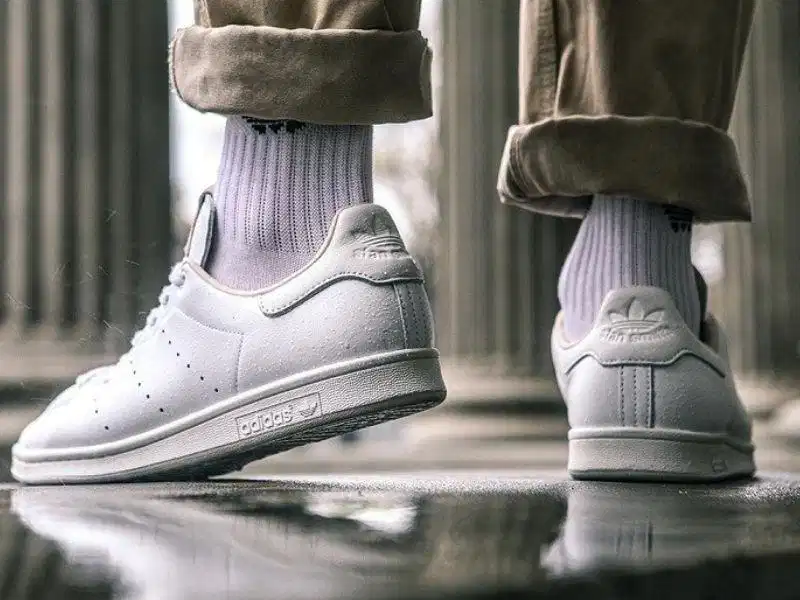 Giày sneakers nam basic Đôi giày sneakers nam màu trắng thiết kế tối giản