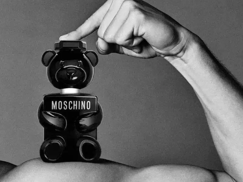 Moschino Teddy Bear - nước hoa cho chàng trai cá tính Chai nước hoa hình chú gấu đen tuyền Moschino Toy Boy mang vẻ ngoài độc lạ