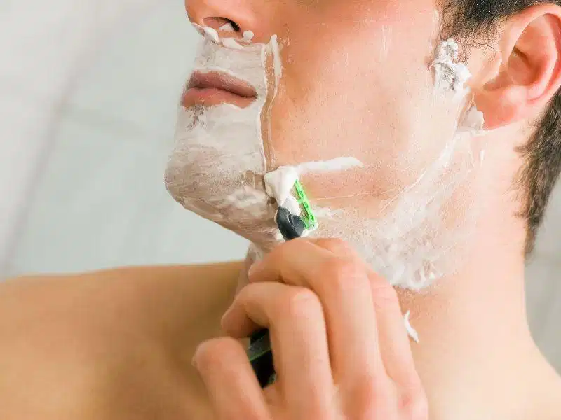 Lưu ý khi sử dụng dao cạo râu cổ điển Bảo quản và vệ sinh dao cạo râu cổ điển đúng cách sau khi sử dụng