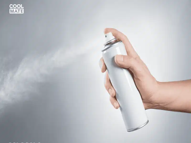 Một trong những cách giặt tất trắng khá mới mẻ và độc đáo hiện nay là sử dụng keo xịt tóc Xử lý vết màu loang trên tất trắng bằng dung dịch gốc cồn