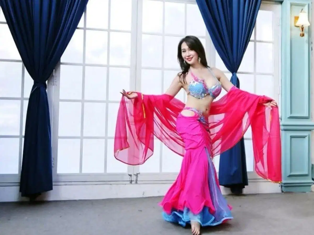 Chuyển động múa bụng linh hoạt