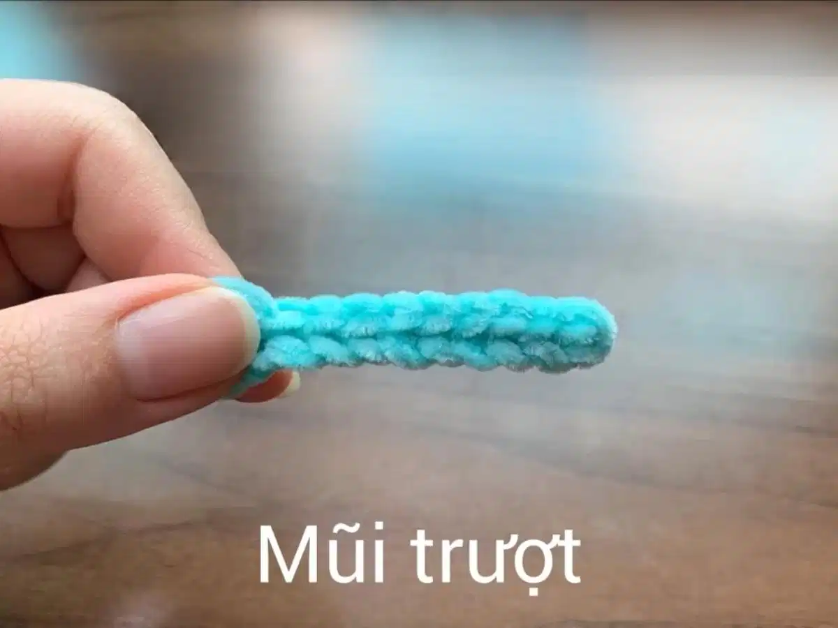 Mũi trượt dùng để nối các phần của áo bra len Mũi trượt dùng để nối các phần của áo bra len