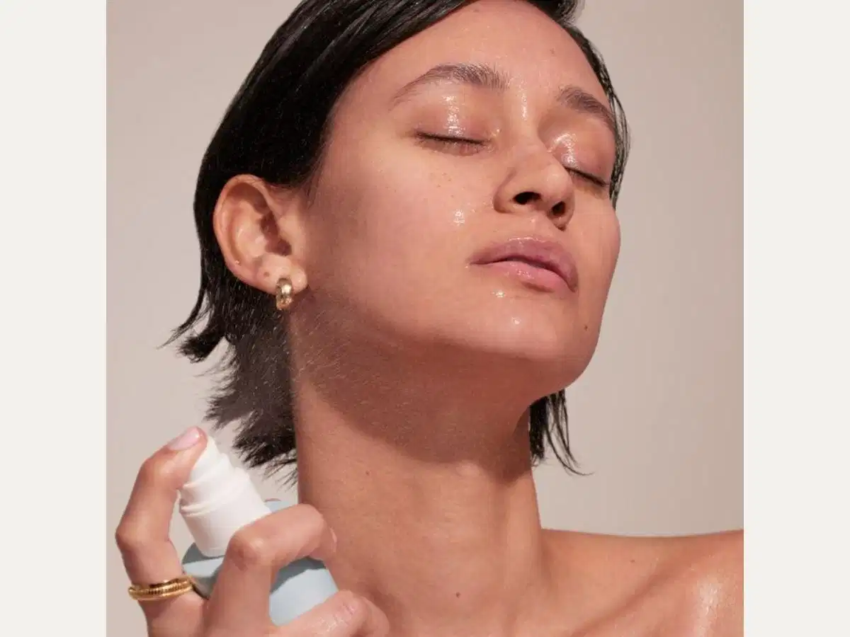 Nên xử lý lớp sương khi da còn hơi ẩm thay vì để nước đọng quá lâu Nên xử lý lớp sương khi da còn hơi ẩm thay vì để nước đọng quá lâu