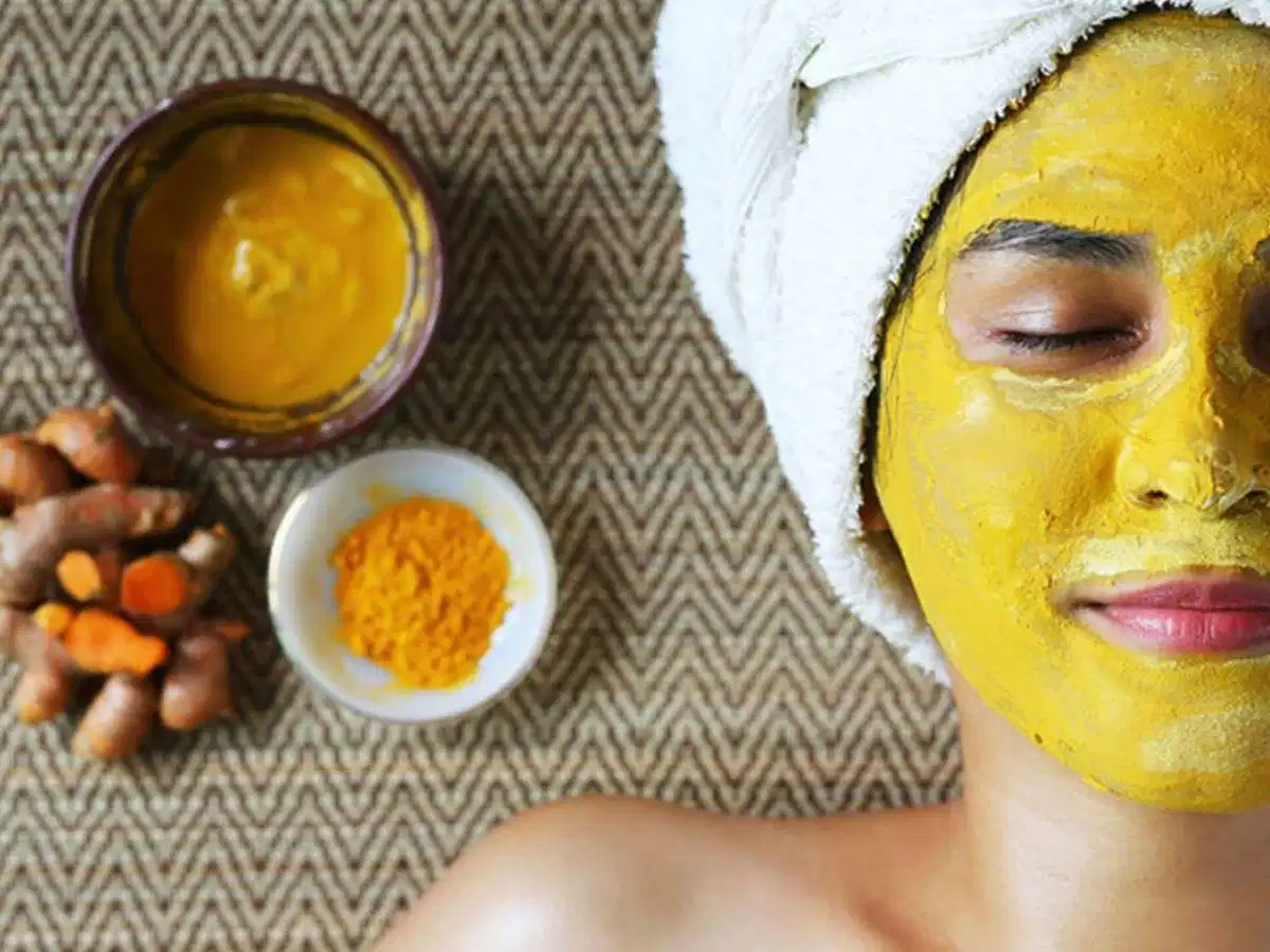 Nghệ thường được dùng trong chăm sóc vùng da sau mụn Nghệ thường được dùng trong chăm sóc vùng da sau mụn