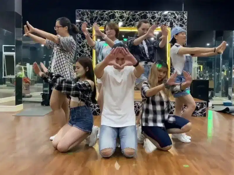 Lớp học nhảy Kpop năng động tại hệ thống Vyoga World