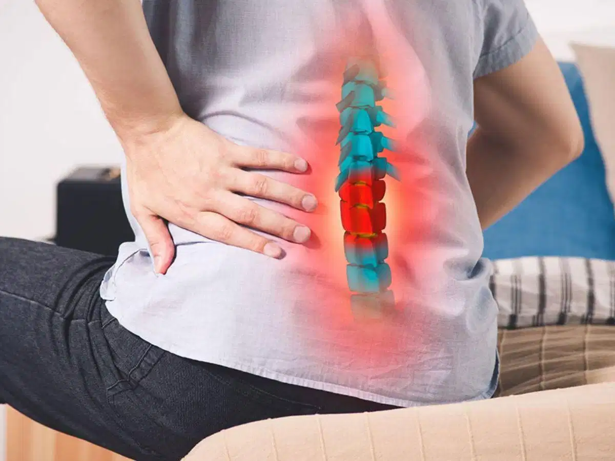 Người mắc bệnh thoát vị đĩa đệm, đau cột sống nặng Người mắc bệnh thoát vị đĩa đệm, đau cột sống nặng