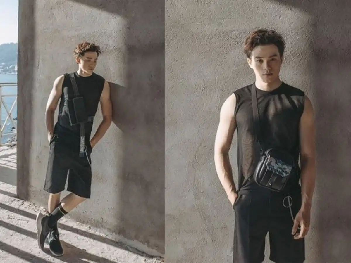 Người mẫu mặc muscle tank top dáng rộng