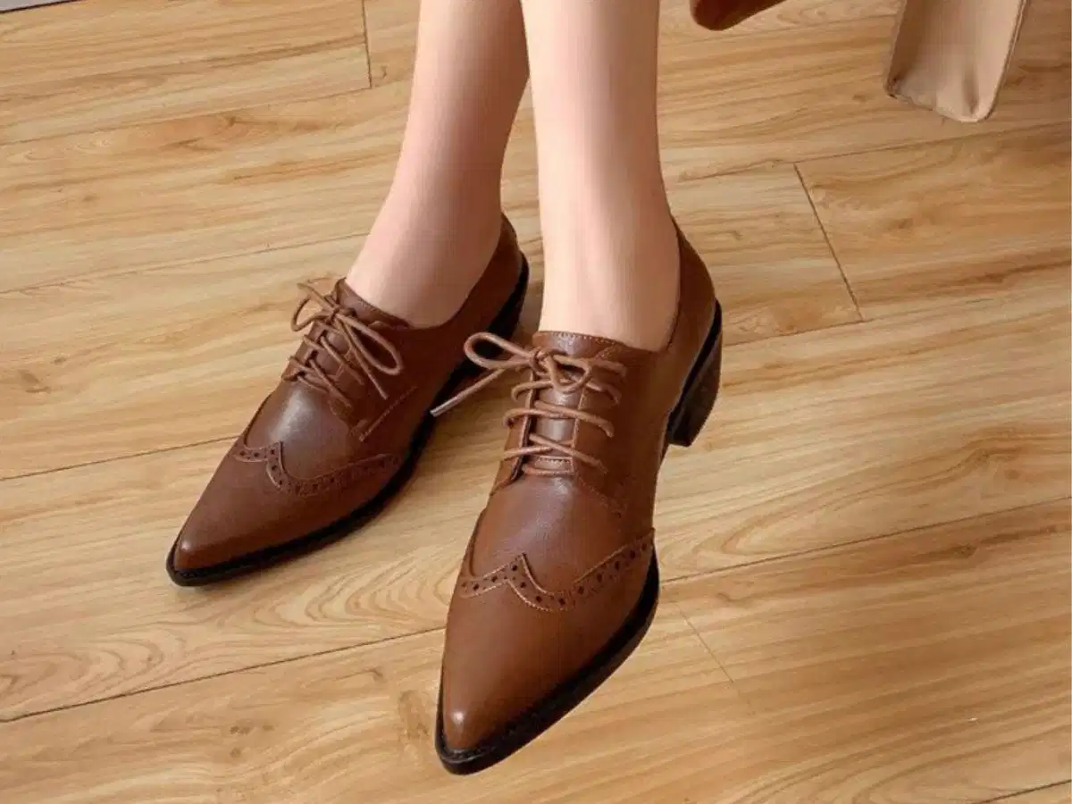 Giày Oxford đế cao phối cùng quần áo nữ Giày Oxford đế cao phối cùng quần áo nữ