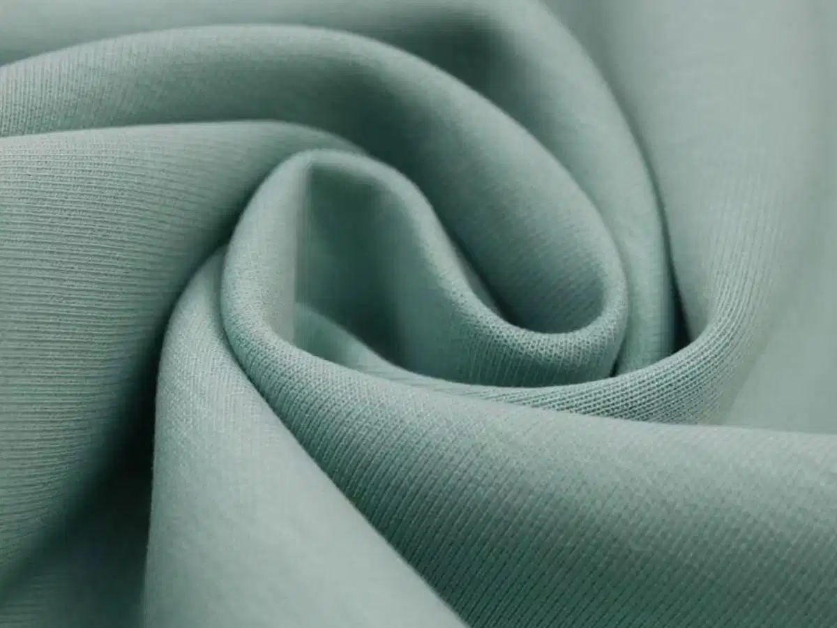 Áo sơ mi cotton có phom và bề mặt phù hợp