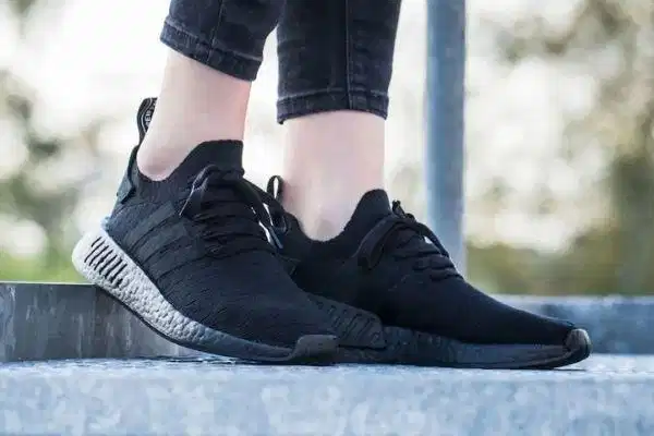 Đệm Cloudfoam nhẹ nhàng của Adidas Giày Adidas trang bị đệm Cloudfoam đi bộ hàng ngày