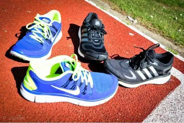 So sánh trải nghiệm đệm chân Nike và Adidas Trải nghiệm đệm chân thể thao giảm chấn
