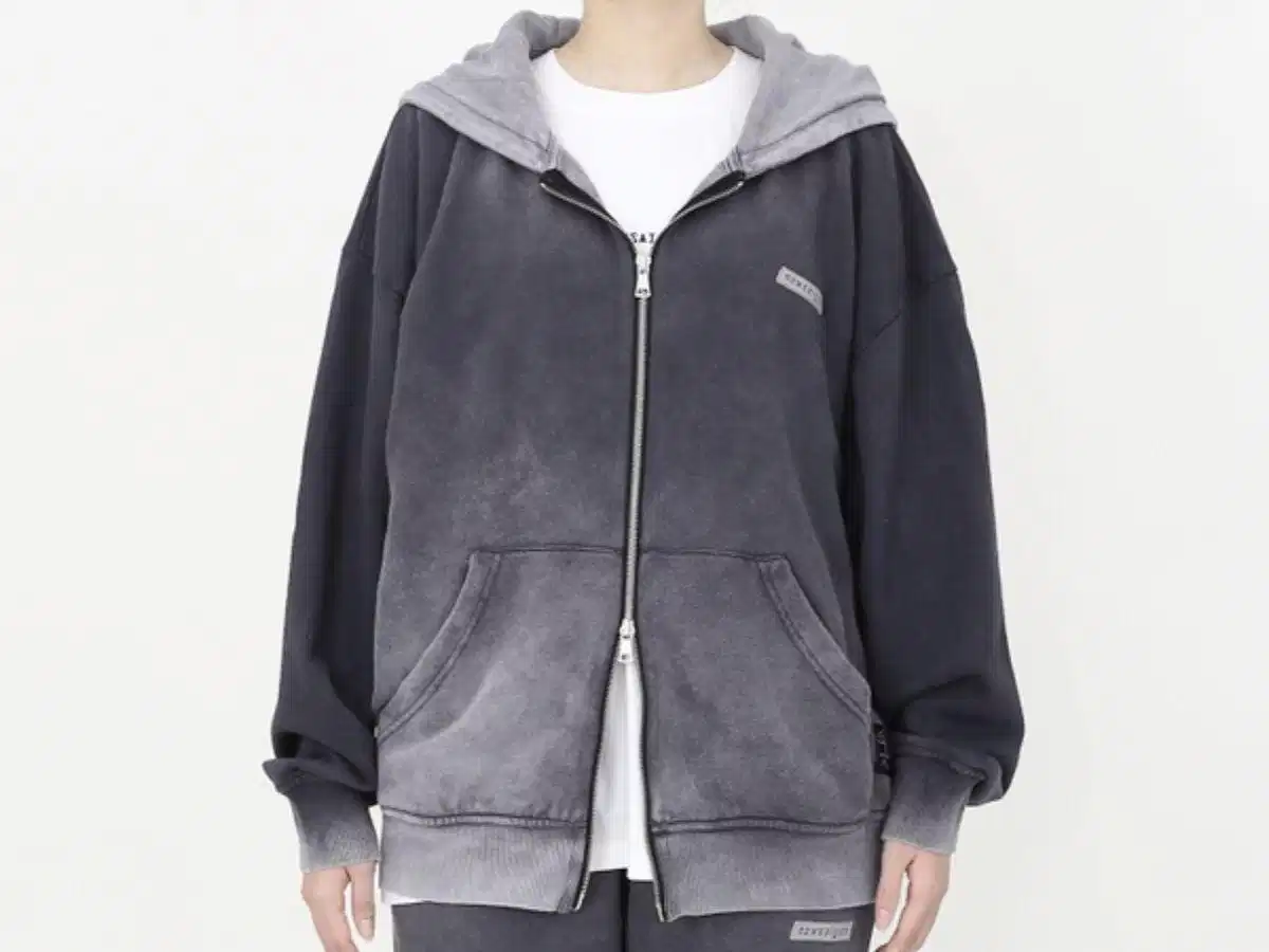 Now Sài Gòn là lựa chọn đáng cân nhắc nếu bạn đang tìm một chiếc hoodie zip basic Now Sài Gòn là lựa chọn đáng cân nhắc nếu bạn đang tìm một chiếc hoodie zip basic