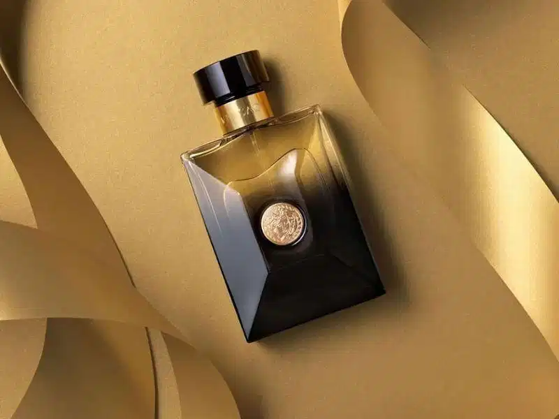 Versace Pour Homme Oud Noir EDP Chai Versace Pour Homme Oud Noir sang trọng với tông màu đen khói