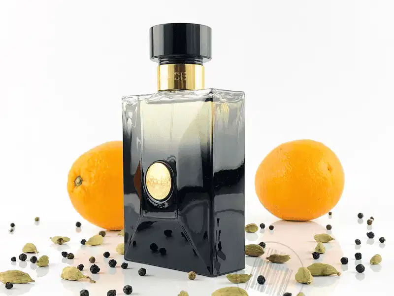 Versace Pour Homme Oud Noir EDP Versace Pour Homme Oud Noir EDP thân chai chuyển sắc đen quyền lực