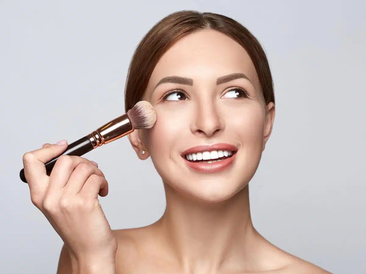 Cảm giác bí da phụ thuộc vào công thức và cách sử dụng phấn phủ Cảm giác bí da phụ thuộc vào công thức và cách sử dụng phấn phủ
