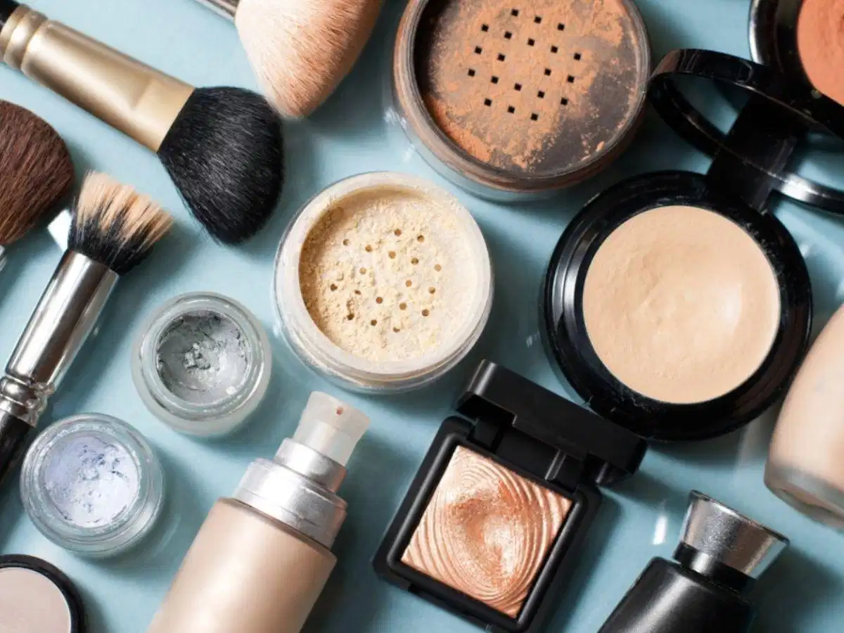 Phấn phủ là sản phẩm dạng bột tơi hoặc bột nén dùng sau cushion