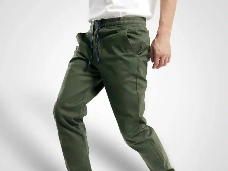 Phối đồ với áo sơ mi tay ngắn nam và quần jogger Phối đồ với áo sơ mi tay ngắn nam và quần jogger