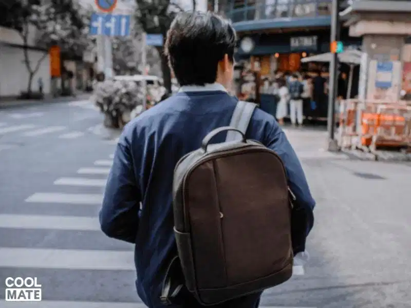 Balo cho người nhỏ người Chọn balo gọn gàng cho dáng người nhỏ nhắn