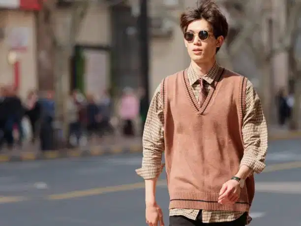 Vintage Aesthetic nam giới Phối đồ phong cách Vintage hoài cổ với quần ống rộng và sơ mi