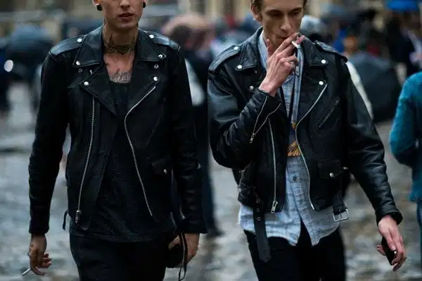 Áo khoác da biker nam phối quần jeans xám rách gối Áo khoác da biker nam phối quần jeans xám rách gối