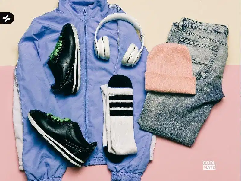 Tổng thể phong cách sporty chic kết hợp trang phục thể thao cùng điểm nhấn thanh lịch