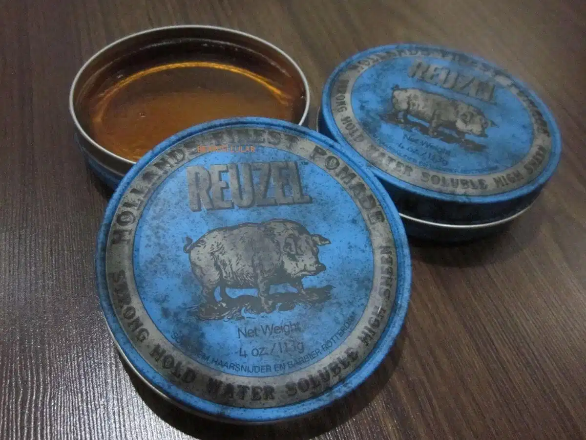Pomade cho kiểu tóc lịch lãm Pomade tạo độ bóng mượt và định hình nếp tóc chải cổ điển