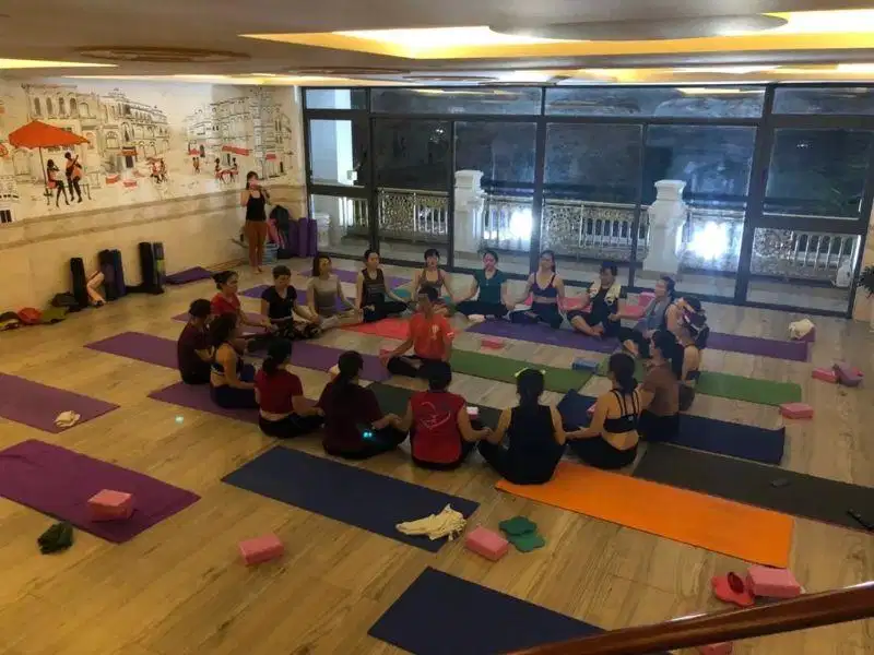Phòng tập PT Yoga và Sức khỏe sạch sẽ, sàn tập rộng