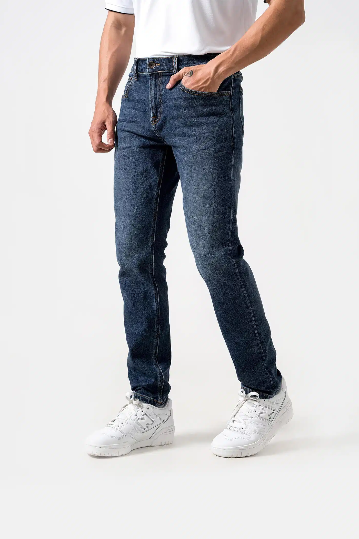 Quần Jeans Nam Copper Denim Slim Fit Quần Jeans Nam Copper Denim Slim Fit màu chàm đậm phối cùng áo đỏ