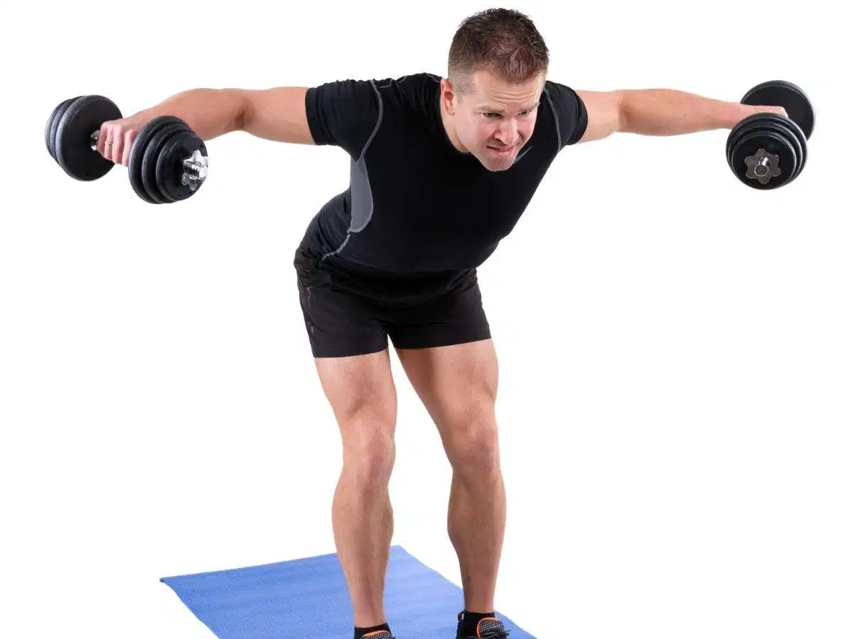 Động tác Dumbbell Reverse Fly tác động trực tiếp vào cơ vai sau