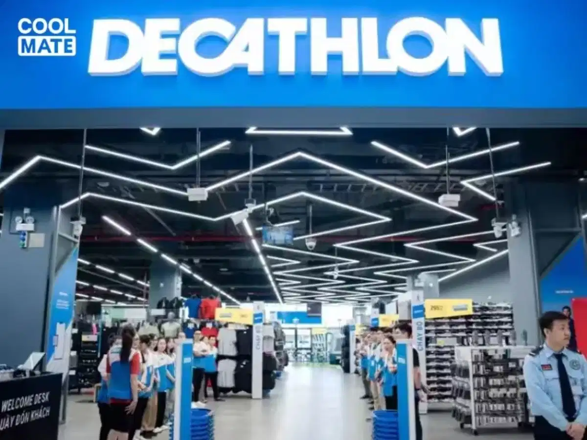 Sản phẩm của Decathlon đa dạng và mức giá cực kỳ cạnh tranh Gian hàng đồ thể thao Decathlon với mức giá tiếp cận
