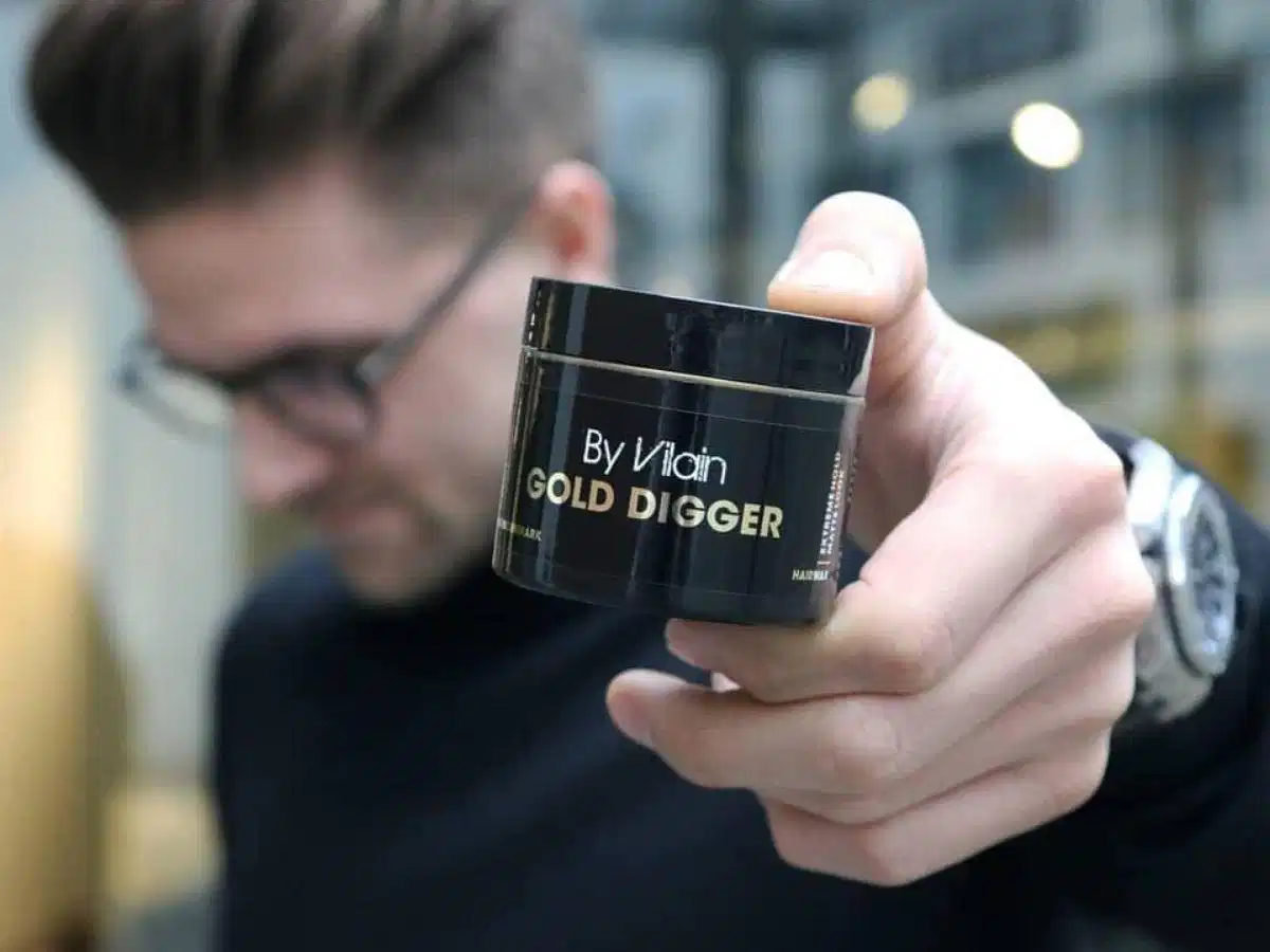 By Vilain Gold Digger Sáp By Vilain Gold Digger cho độ kết dính cao và form tóc dày dặn