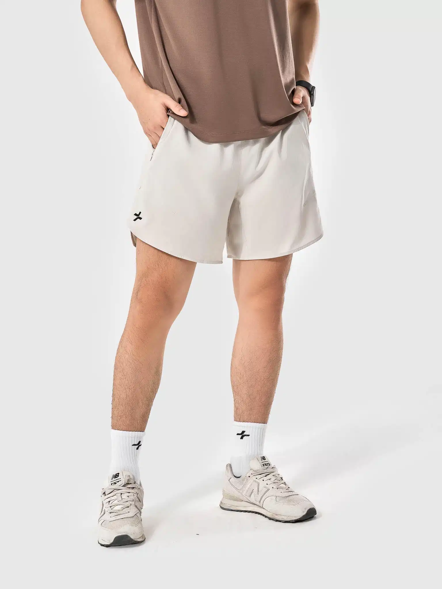 Quần shorts thể thao kết hợp giày sneaker cổ cao Quần shorts thể thao nam 6 inch túi zipped tiện lợi cho mùa hè