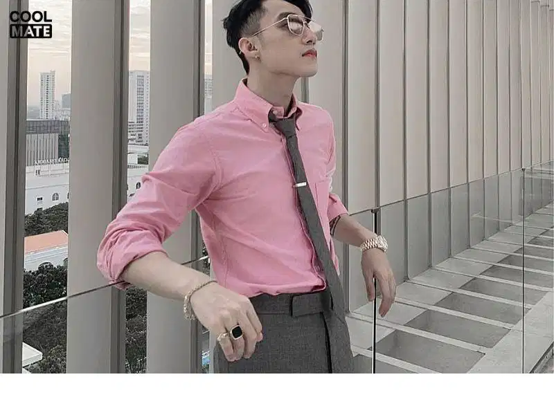 Sơn Tùng M-TP mặc đồ màu hồng Sơn Tùng M-TP diện trang phục màu hồng lịch lãm
