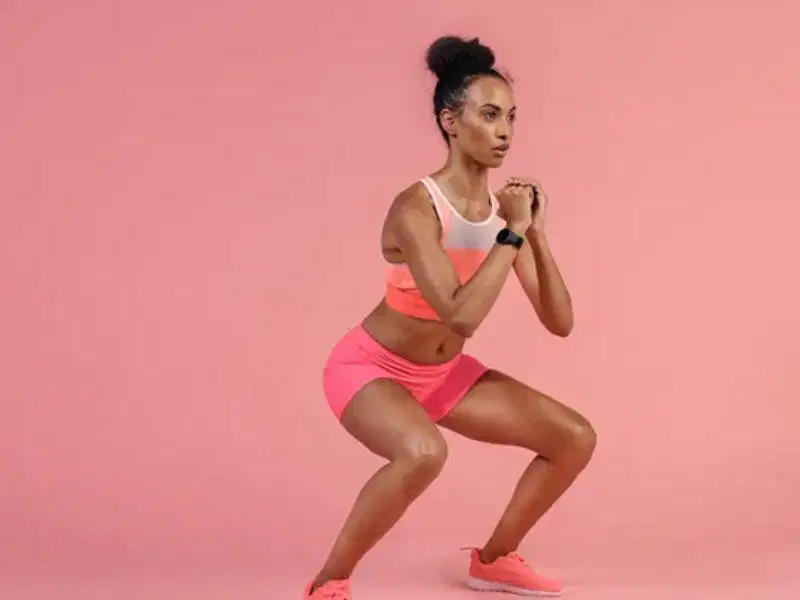 Động tác Squat chuẩn kỹ thuật cho nữ Động tác Squat chuẩn kỹ thuật cho nữ