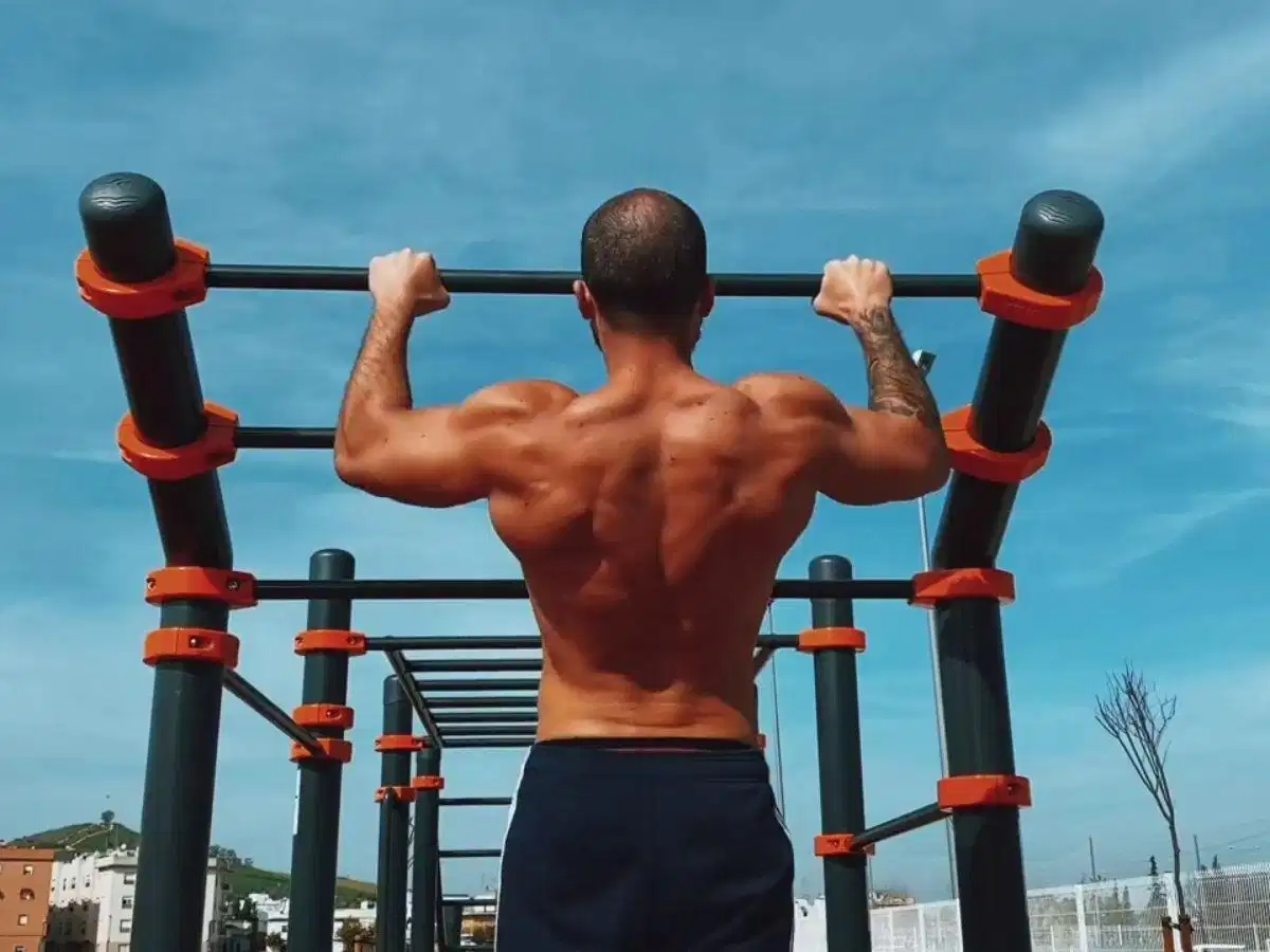 Street Workout không đòi hỏi phải trả phí để tập luyện