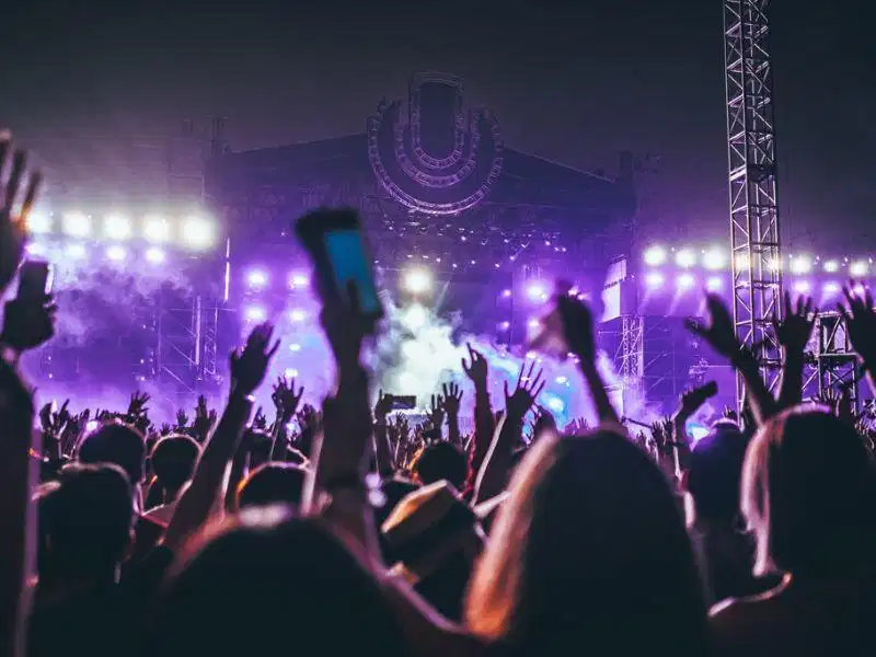 Kinh nghiệm đi concert Chuẩn bị lịch trình và kinh nghiệm tham gia lễ hội âm nhạc