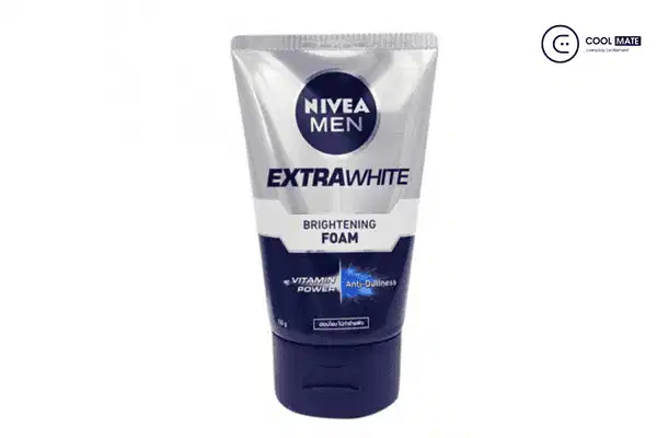 Sữa rửa mặt Nivea Men Extra White dạng chai có vòi xịt tiện dụng