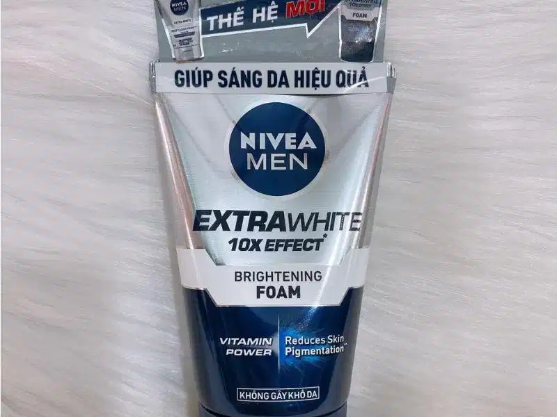 Sữa rửa mặt Nivea Men Extra White sáng da dạng tuýp truyền thống