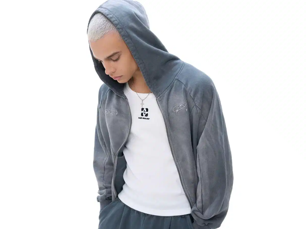 SWE là local brand rất được giới trẻ yêu thích nhờ các thiết kế trẻ trung, dễ bắt trend SWE là local brand rất được giới trẻ yêu thích nhờ các thiết kế trẻ trung, dễ bắt trend