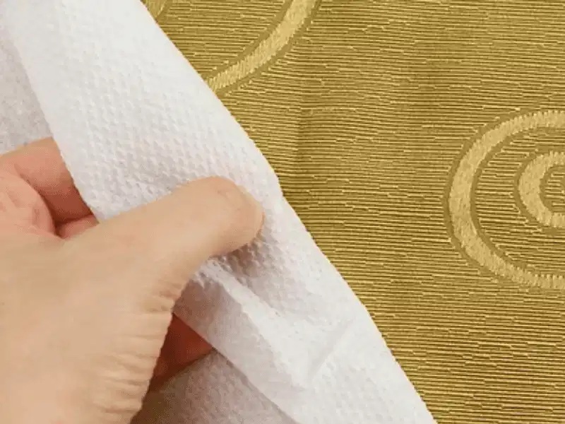 Tác động của nhiệt độ có thể làm cho sợi vải trở nên giòn, khô, và cứng Tác động của nhiệt độ có thể làm cho sợi vải trở nên giòn, khô, và cứng