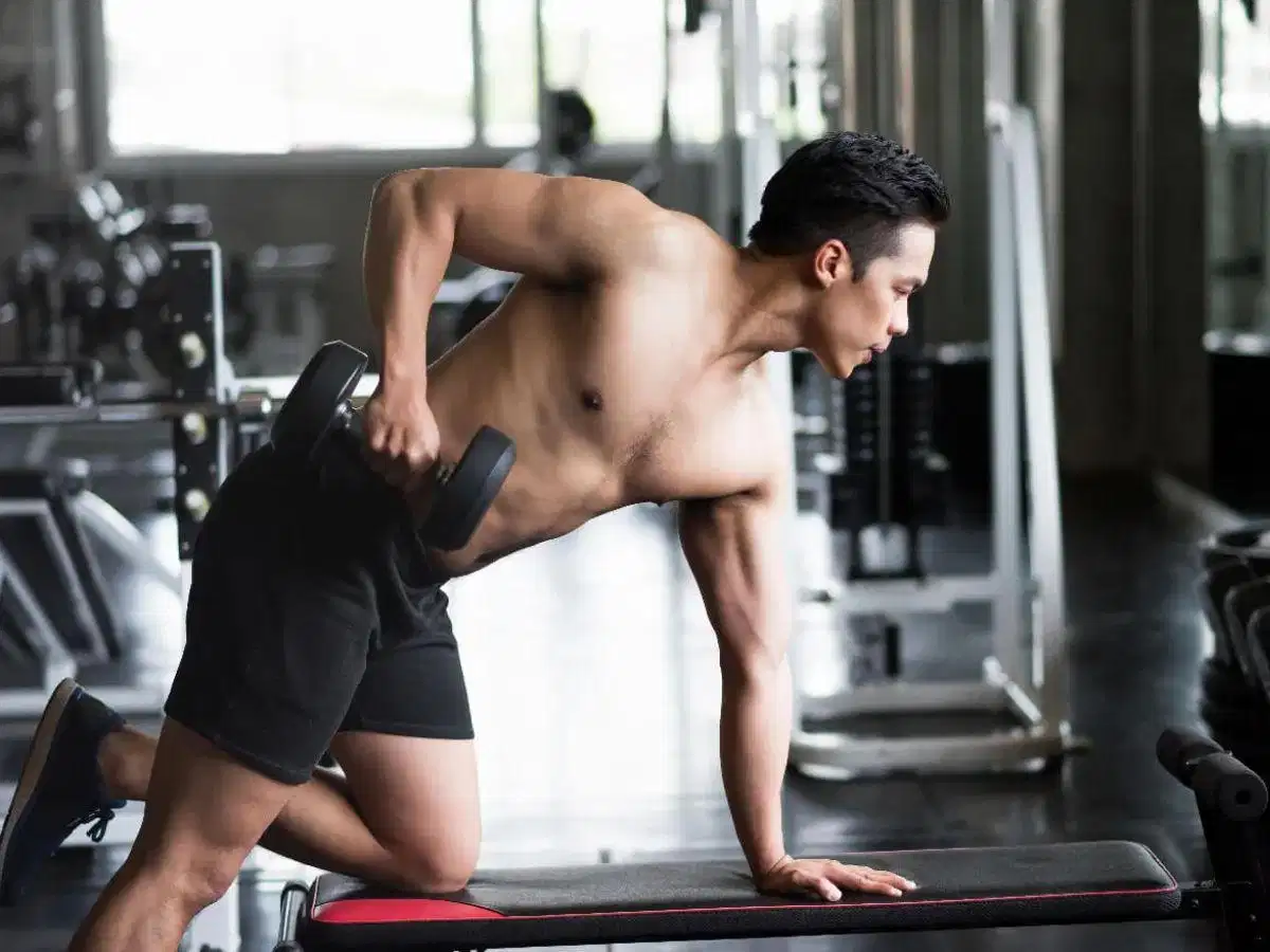 Tập gym kháng lực vào buổi chiều muộn Tập gym kháng lực vào buổi chiều muộn