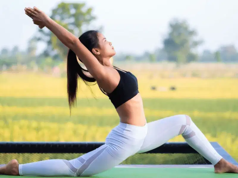 Tập yoga vào buổi chiều Tập yoga vào khung giờ chiều muộn để giải tỏa áp lực công việc
