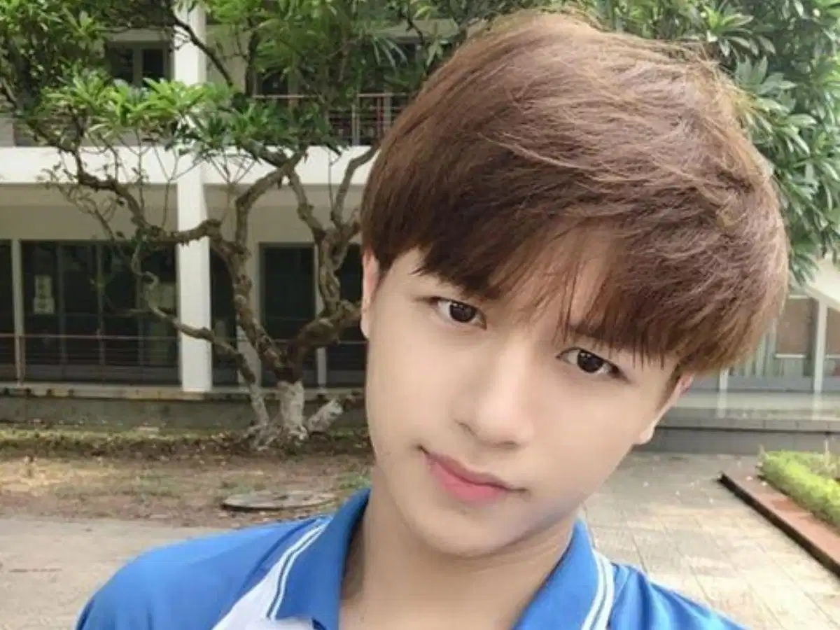 Thay đổi màu tóc khiến mặt trông sáng hơn Thay đổi màu tóc phù hợp giúp khuôn mặt nam giới trông sáng và có chiều sâu hơn