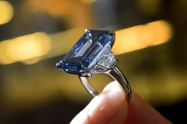 The Oppenheimer Blue được bán với giá 57.5 triệu USD năm 2026 The Oppenheimer Blue được bán với giá 57.5 triệu USD năm 2026